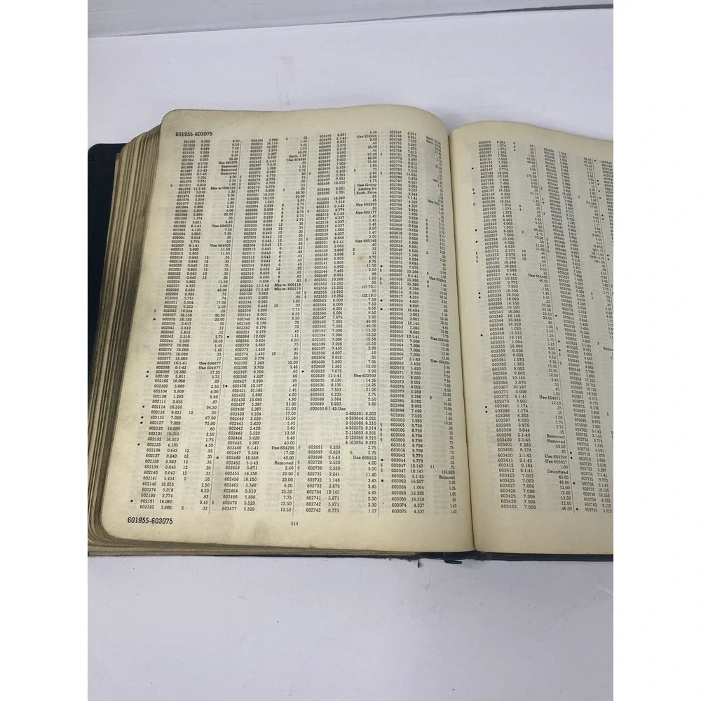 1929-1942 Chevrolet Master Parts Catalog Accessory GM Book Hard Back Binder READ